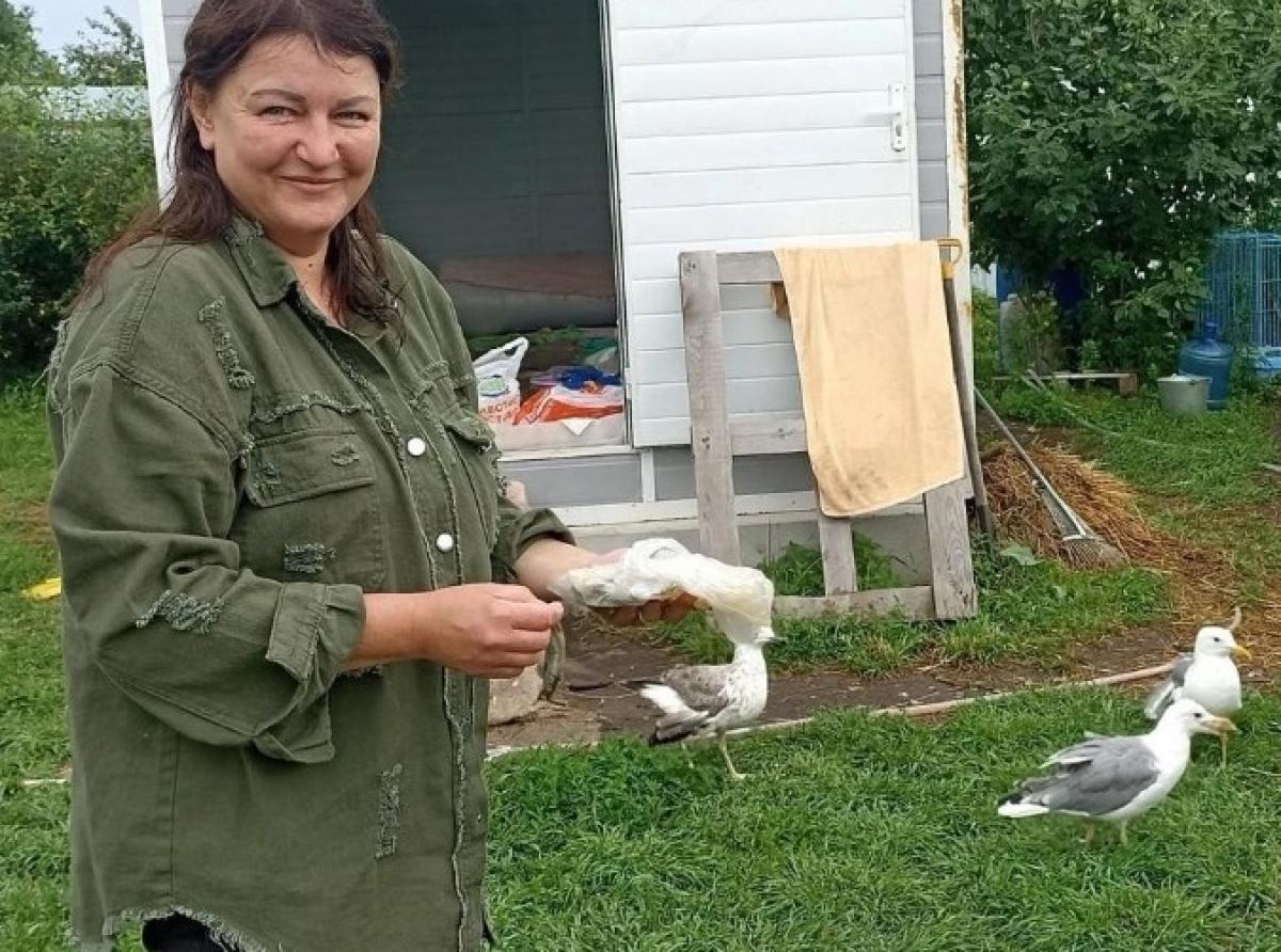 Inna Zhuravleva rescues injured birds, builds aviaries for owls and nurses nightjar chicks.
